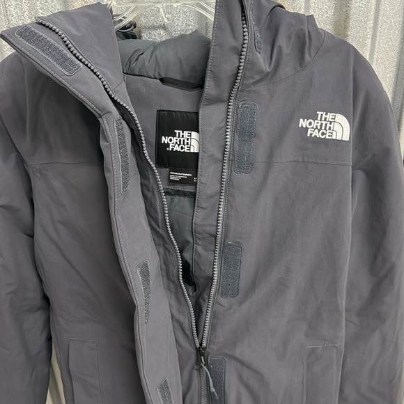 North face - Picture 4 of 16